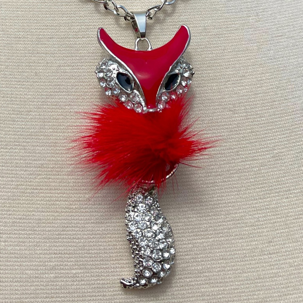 NWT Red FOX Swinging tail 30” Necklace Bling